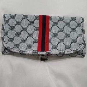 Cosmetic traveling wallet